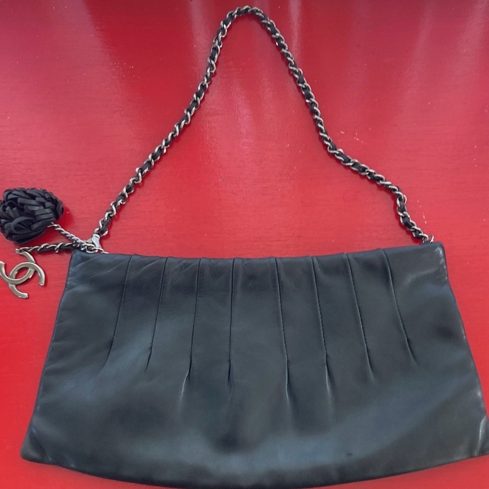 Celebrity Stylist Archive | Vintage Chanel Classic Black Lambskin Clutch 2002 - Picture 3 of 9